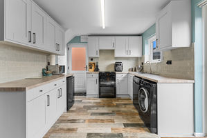 Kitchen- click for photo gallery